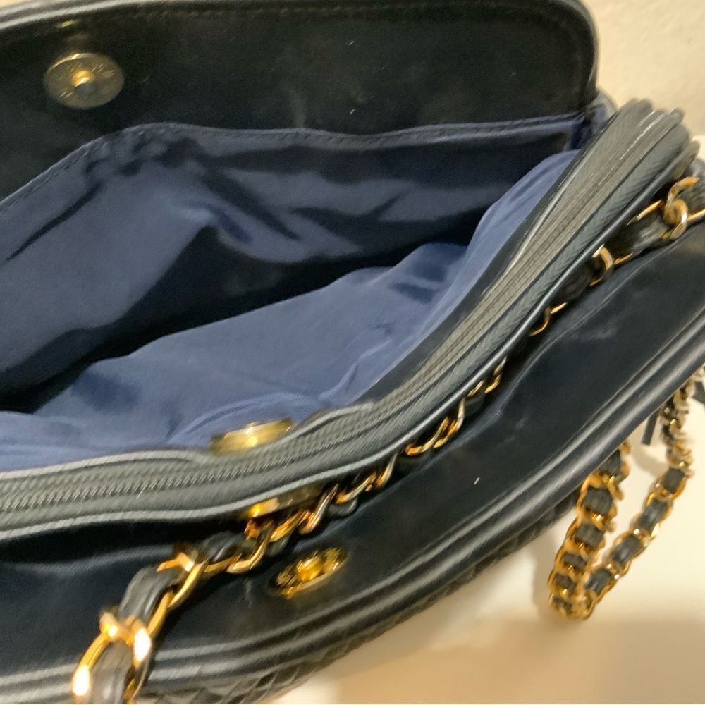 Vintage Worthington navy blue vegan leather quilted chain strap bag - Picture 10 of 15